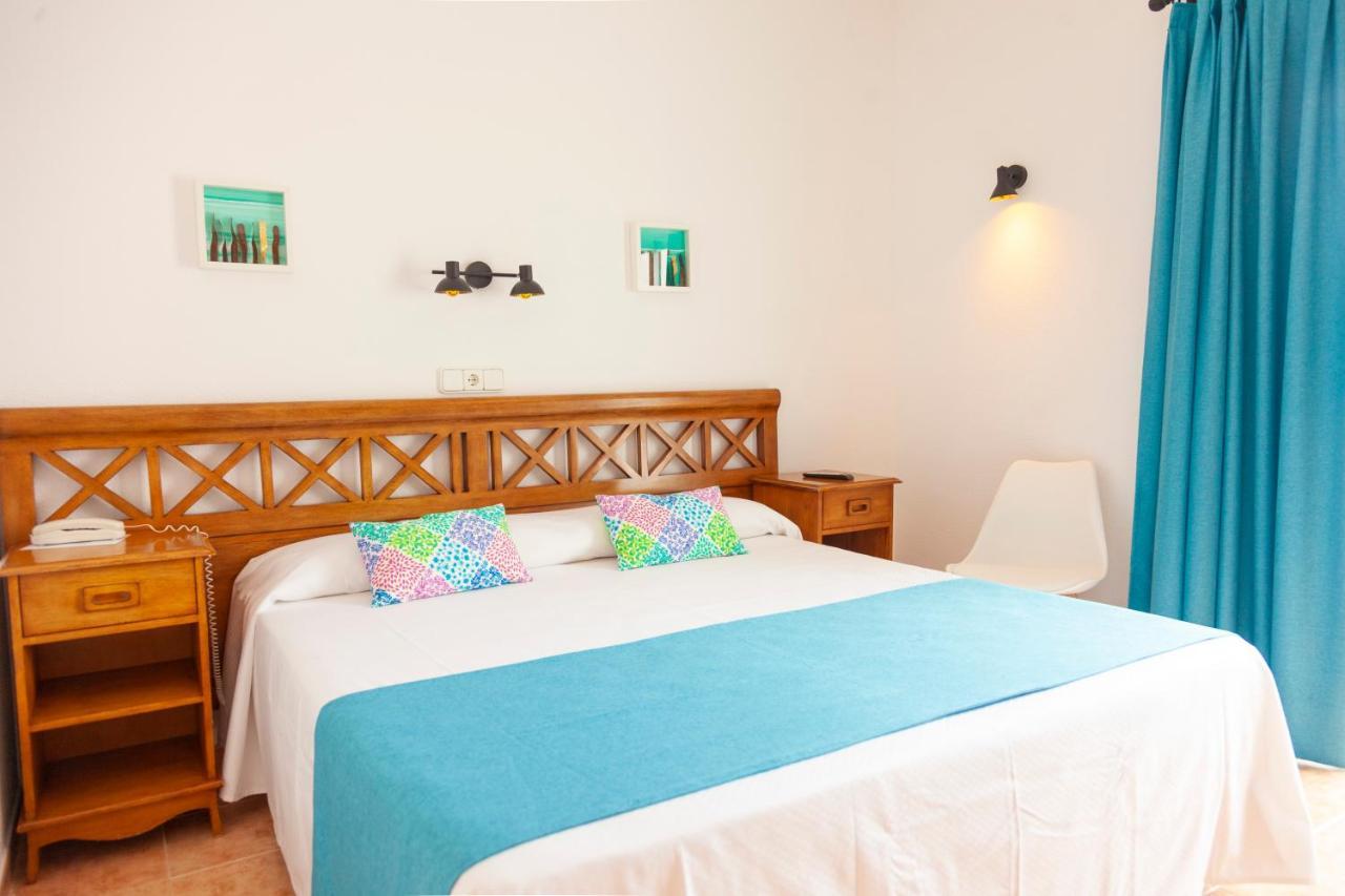 Hotel Roca Plana Es Pujols Exterior photo