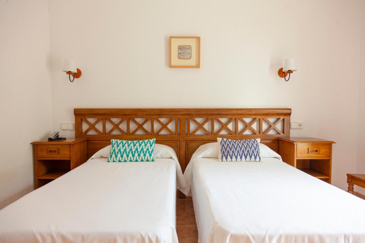 Hotel Roca Plana Es Pujols Exterior photo