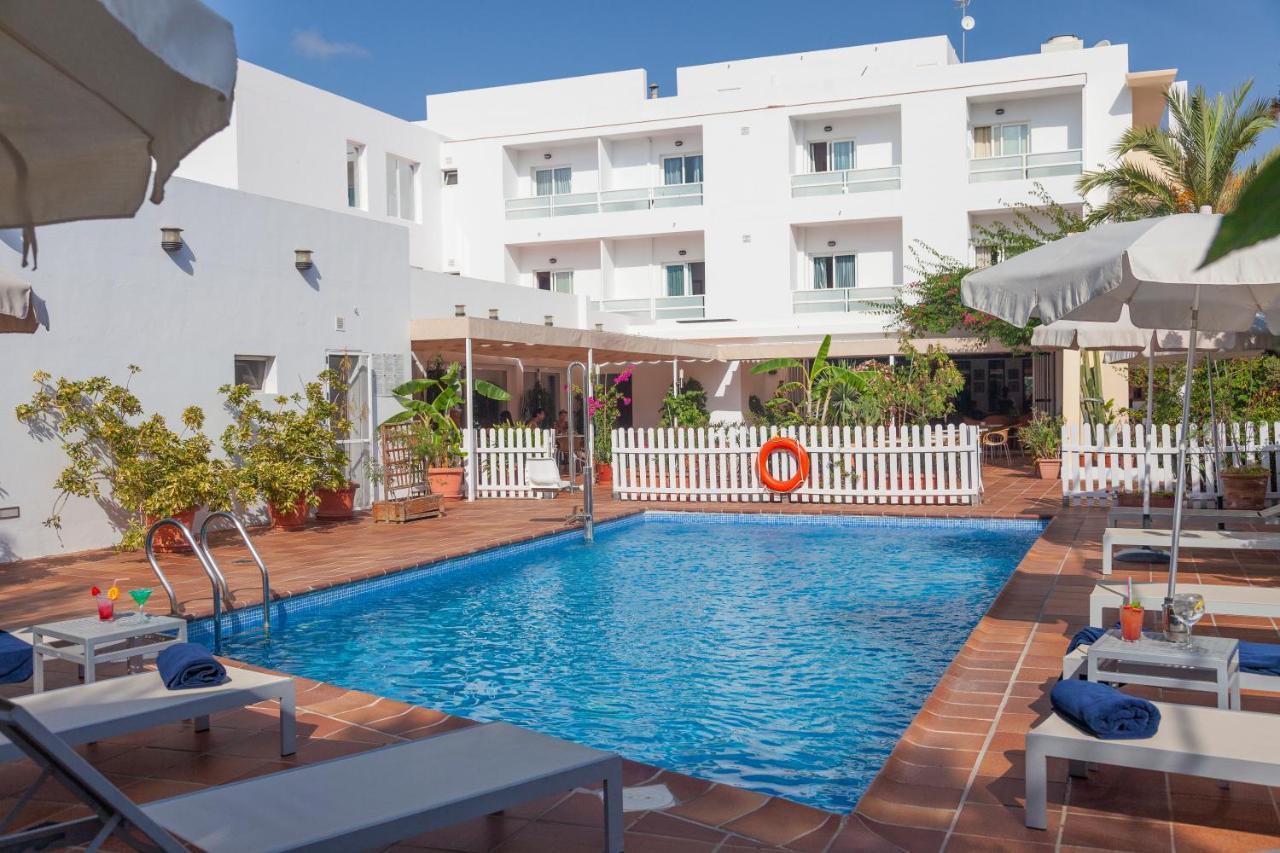Hotel Roca Plana Es Pujols Exterior photo