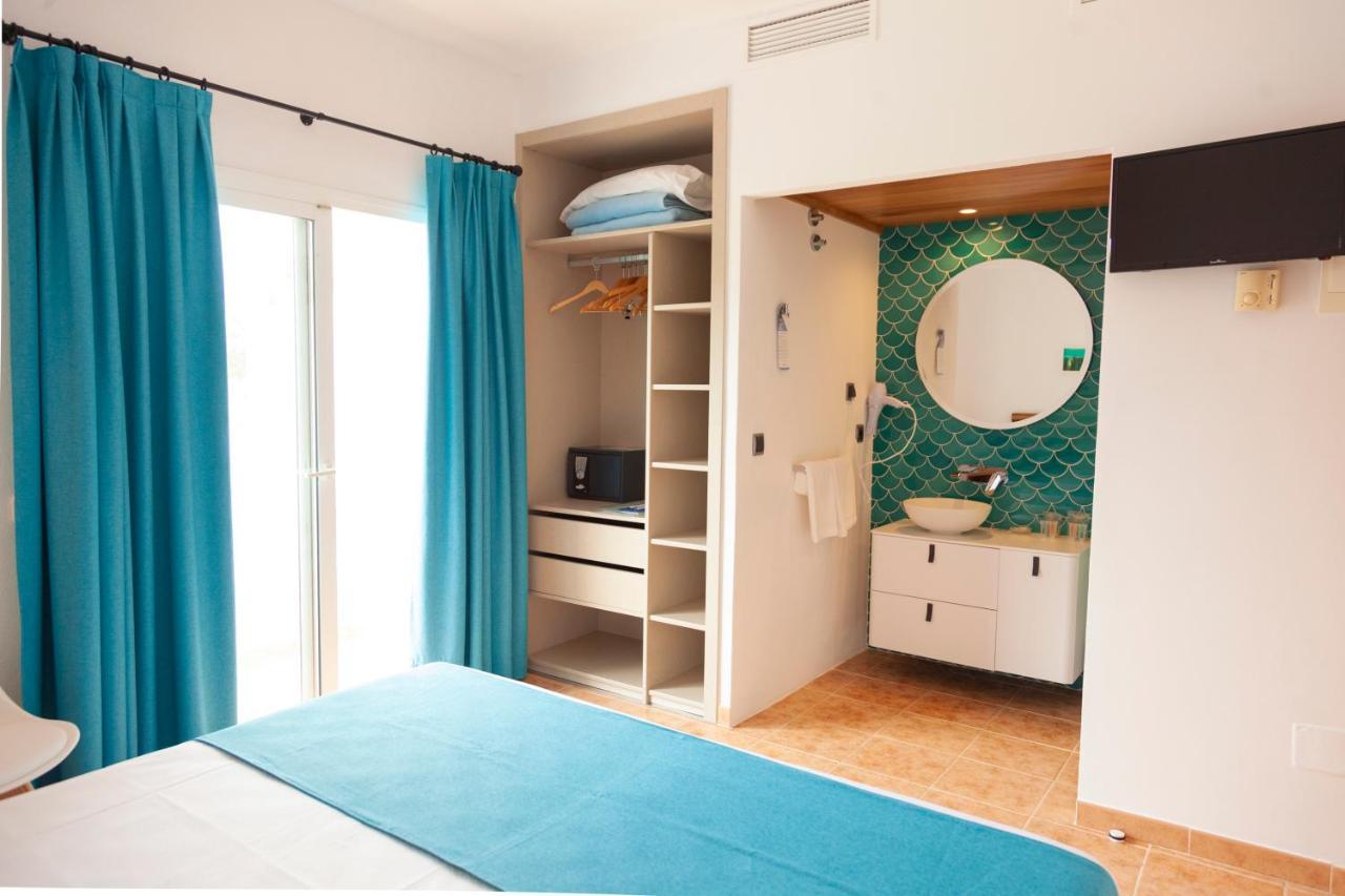 Hotel Roca Plana Es Pujols Exterior photo