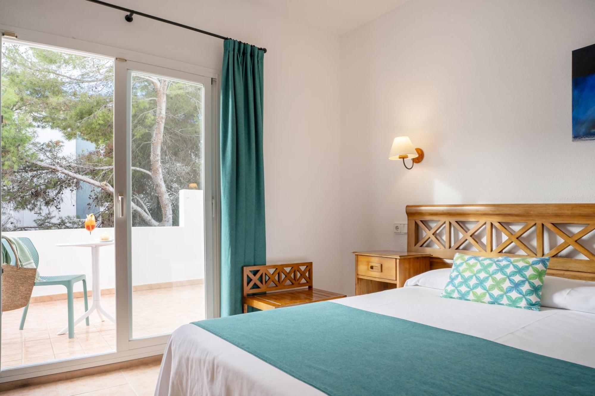 Hotel Roca Plana Es Pujols Exterior photo